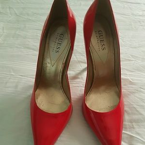 Guess Pumps